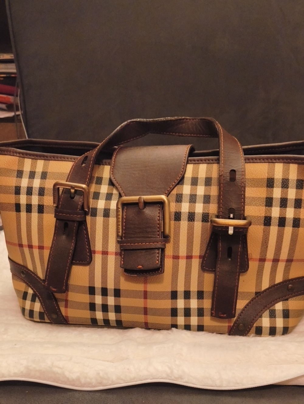 Pre-owned Burberry Novacheck Handbag Leather With Gold Hardware